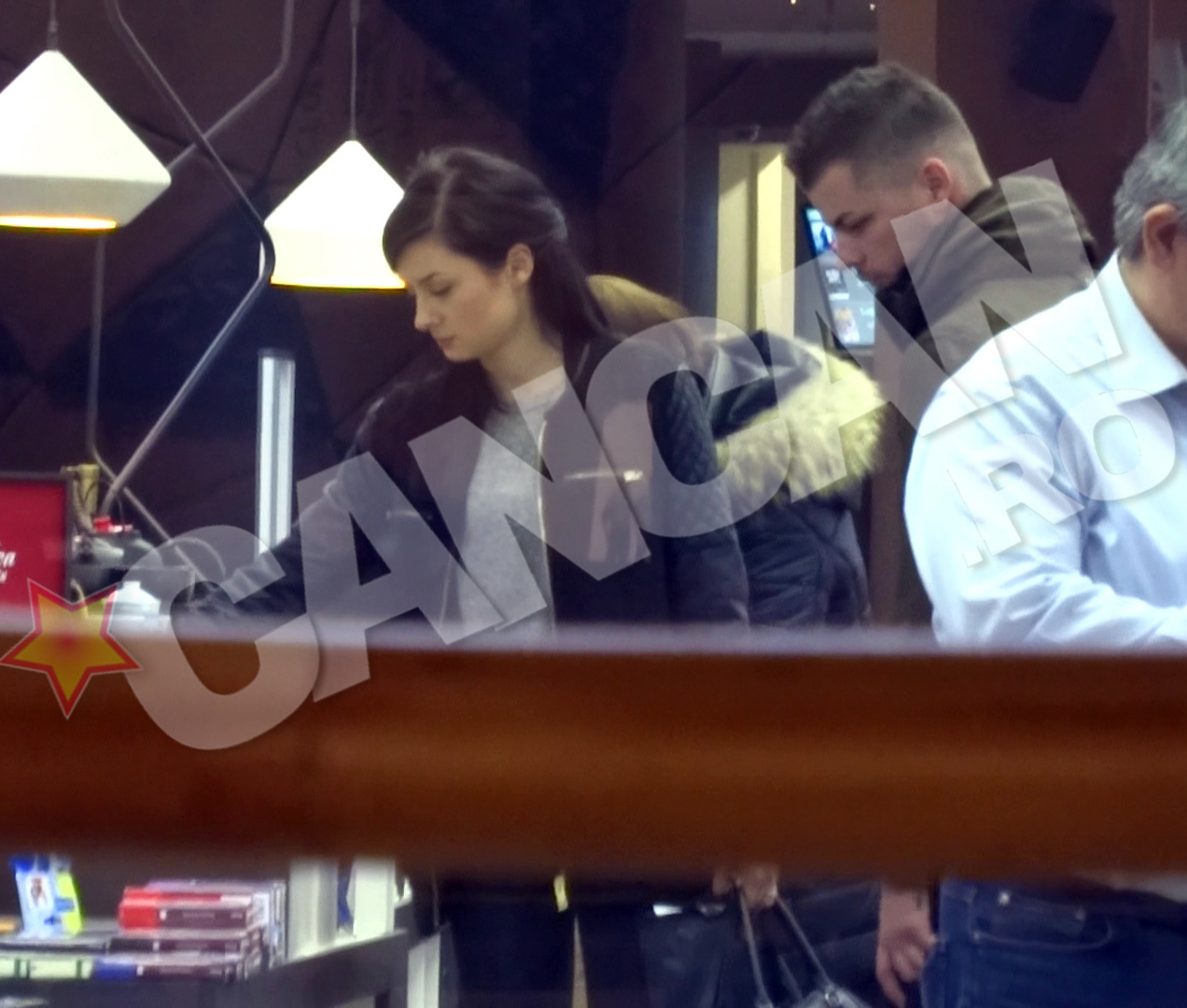 Valentin nu si-a lasat nicio clipa iubita singura