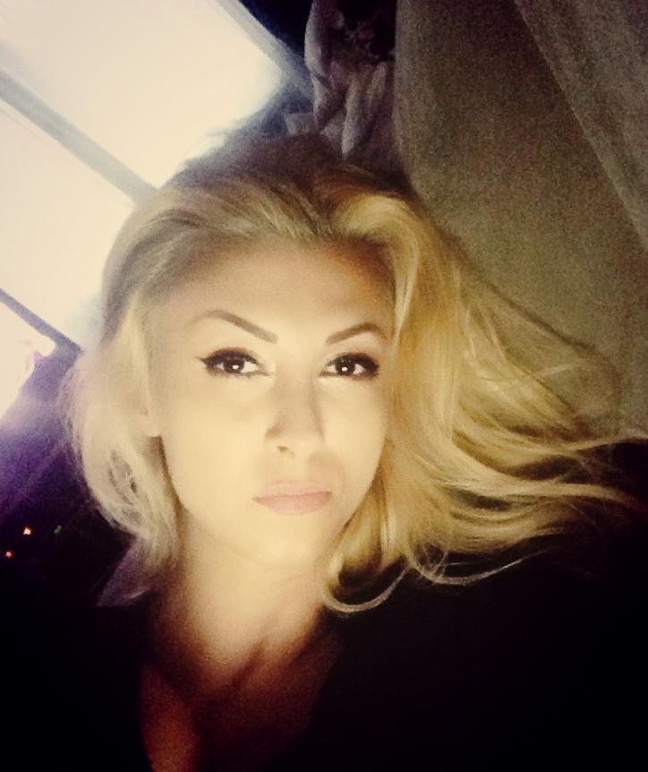 Andreea se plange ca a apucat sa doarma doar 3 ore, inaintea ultimului ei concert