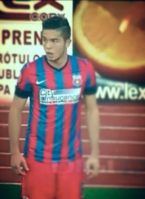 Sportivului ii place sa se distreze in cluburi si sa agate pe internet