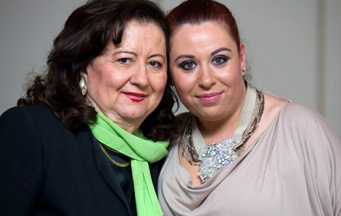 Oana, alaturi de mama ei - Mioara Roman