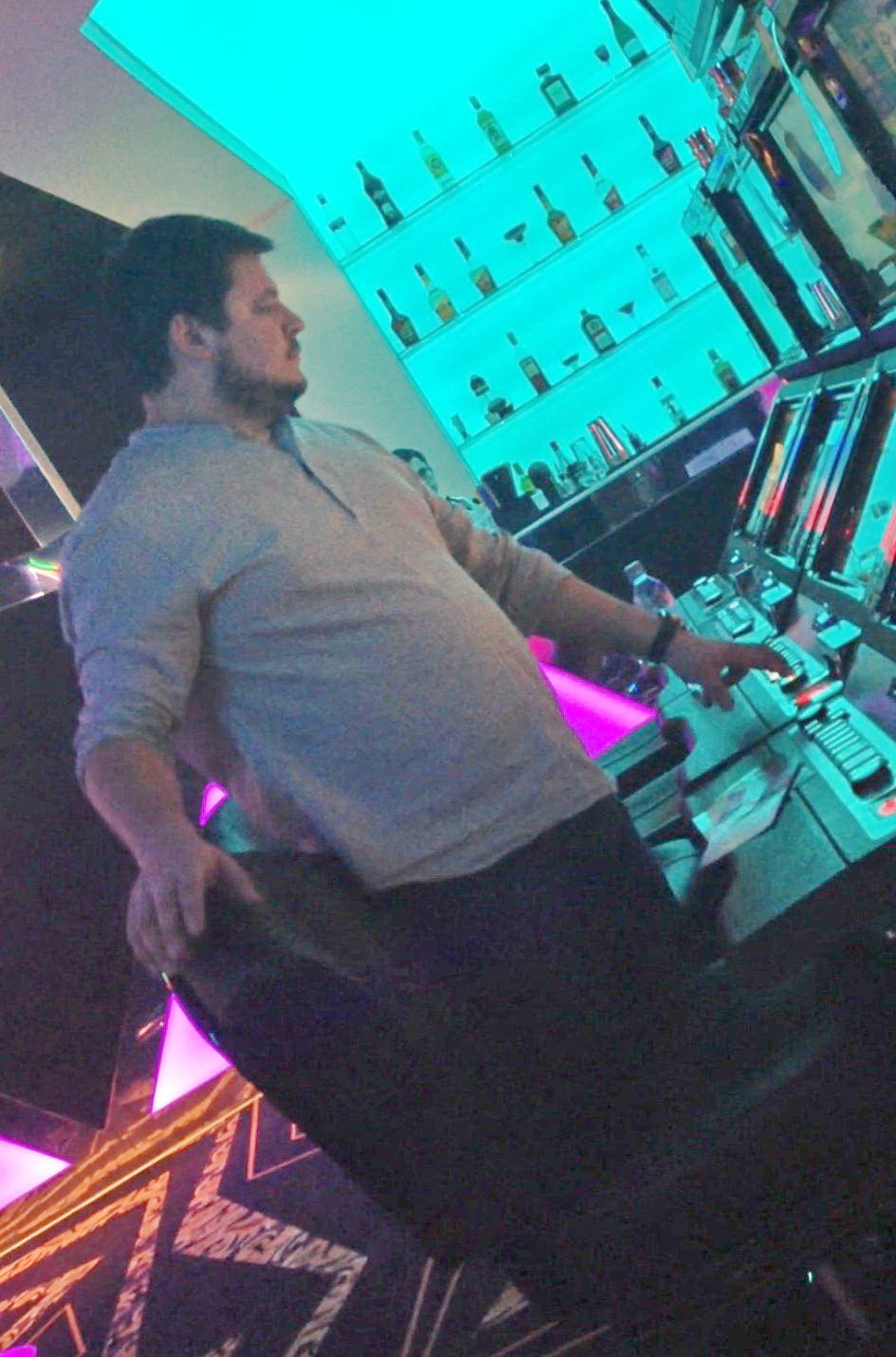 Cand a simtit ca pierde tot, Bobonete s-a ridicat in picioare de nervi