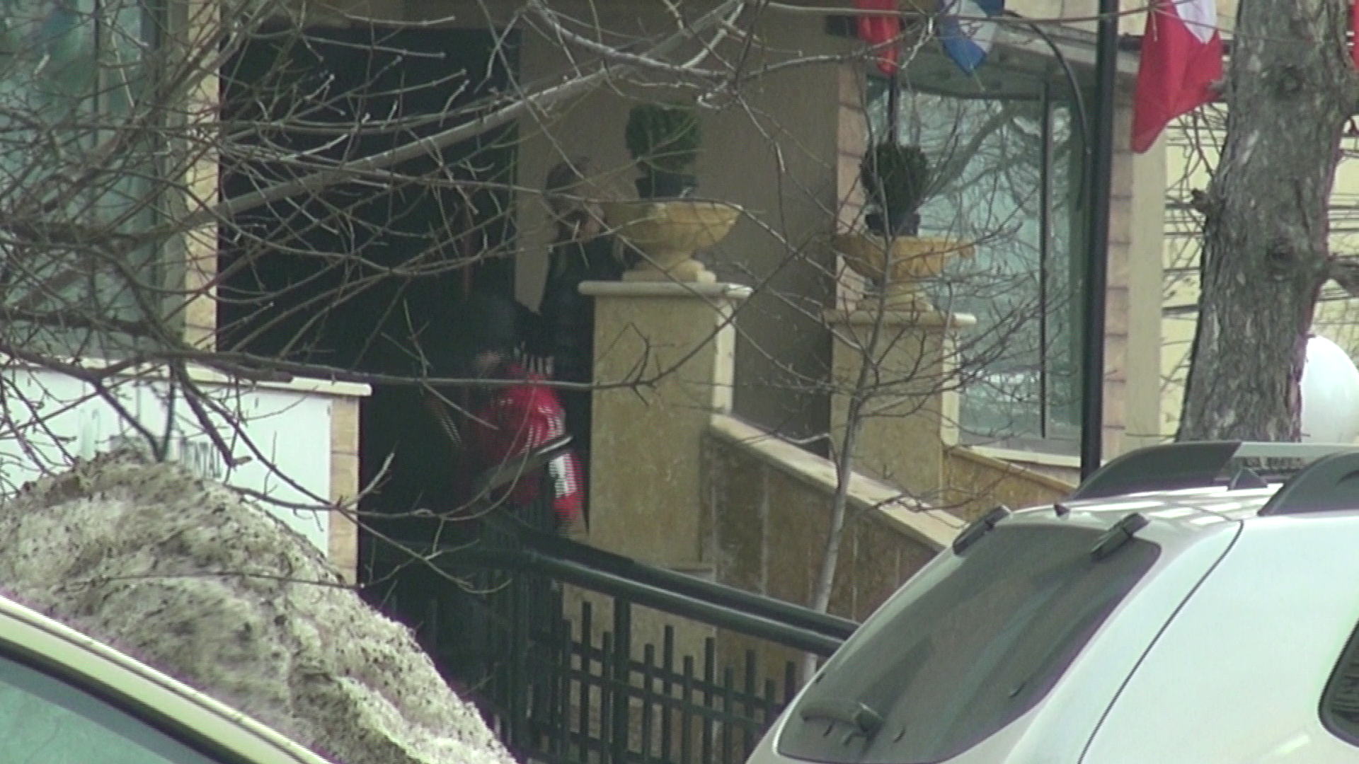 In jurul pranzului, Iuliana l-a adus acasa pe David, fiul pe care il are cu Enache