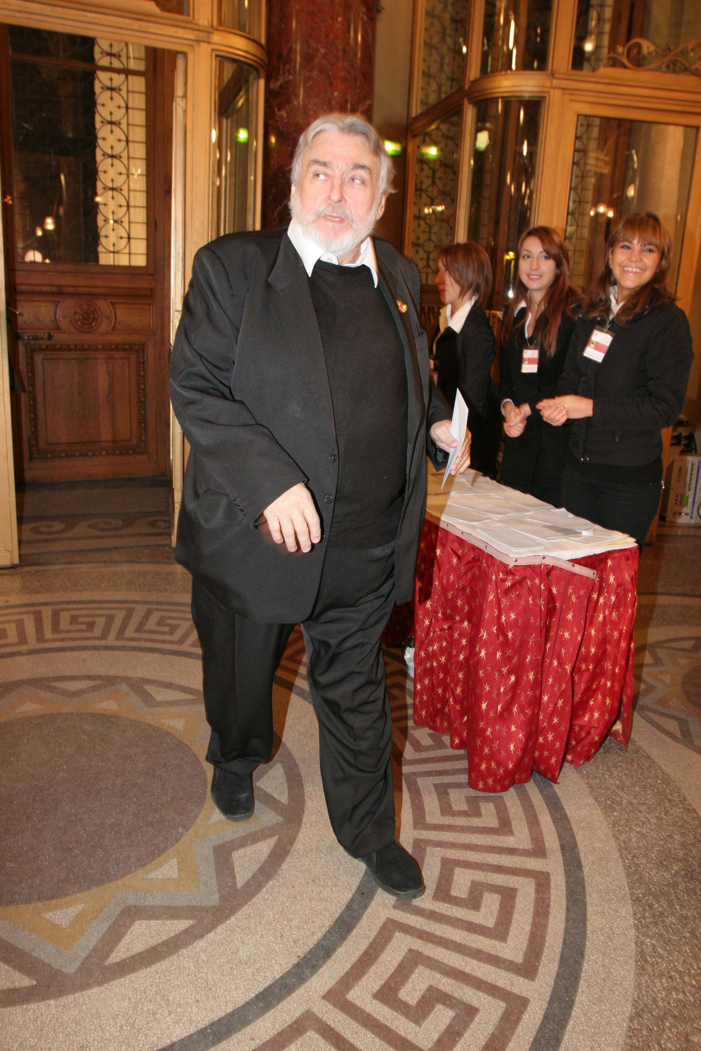 Adrian Paunescu s-a stins din viata acum mai bine de trei ani