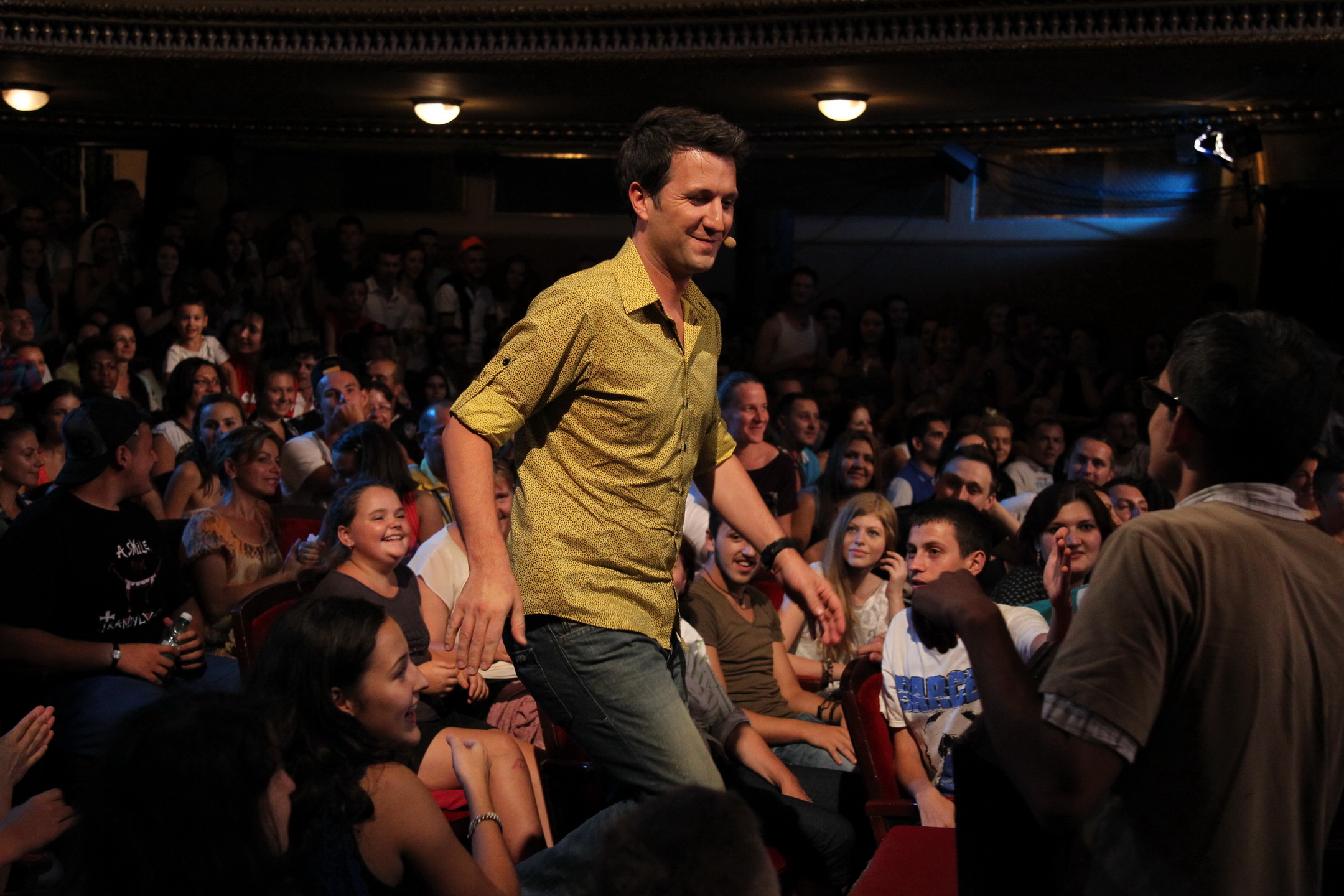 Andi Moisescu, pregatit sa urce pe scena de la 