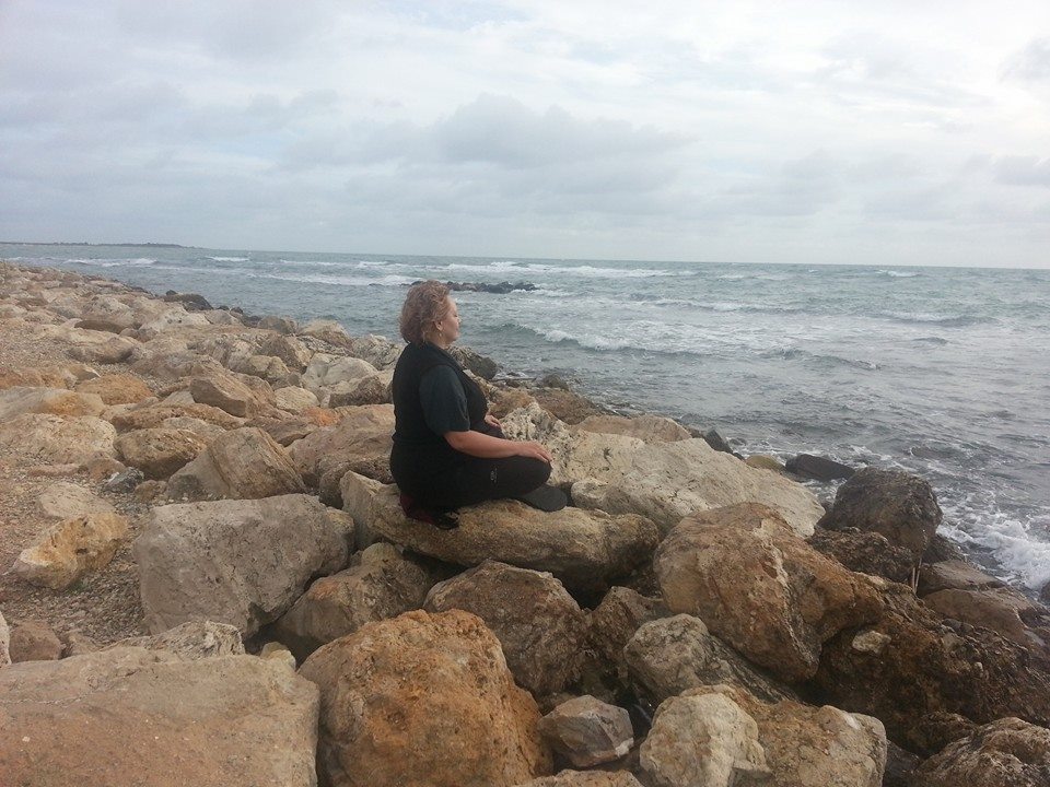 Fosta prezentatoare TV isi regaseste echilibrul in liniste si meditatie foto: Facebook