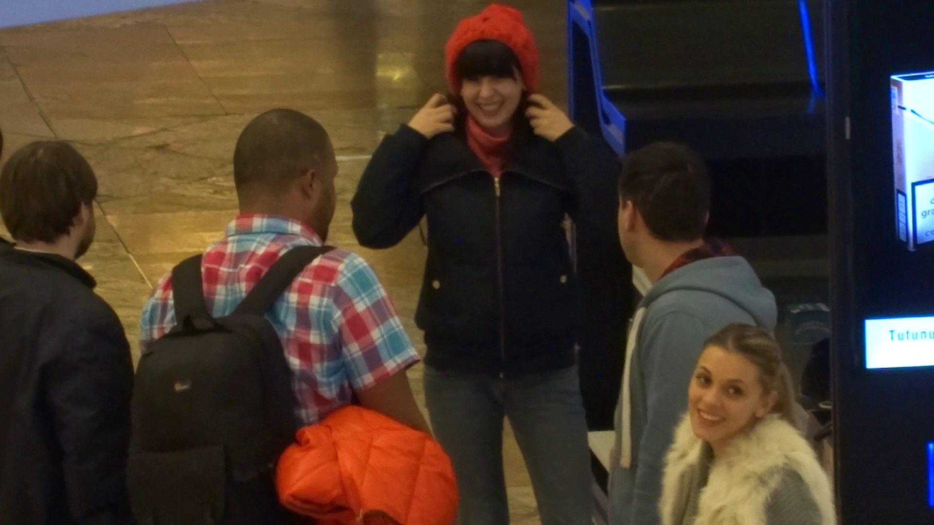 Inainte de plecare, toata gasca a mai stat putin la barfa