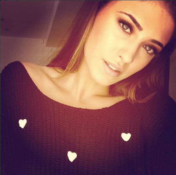 Antonia spune ca sufera pentru ca Maya nu este langa ea