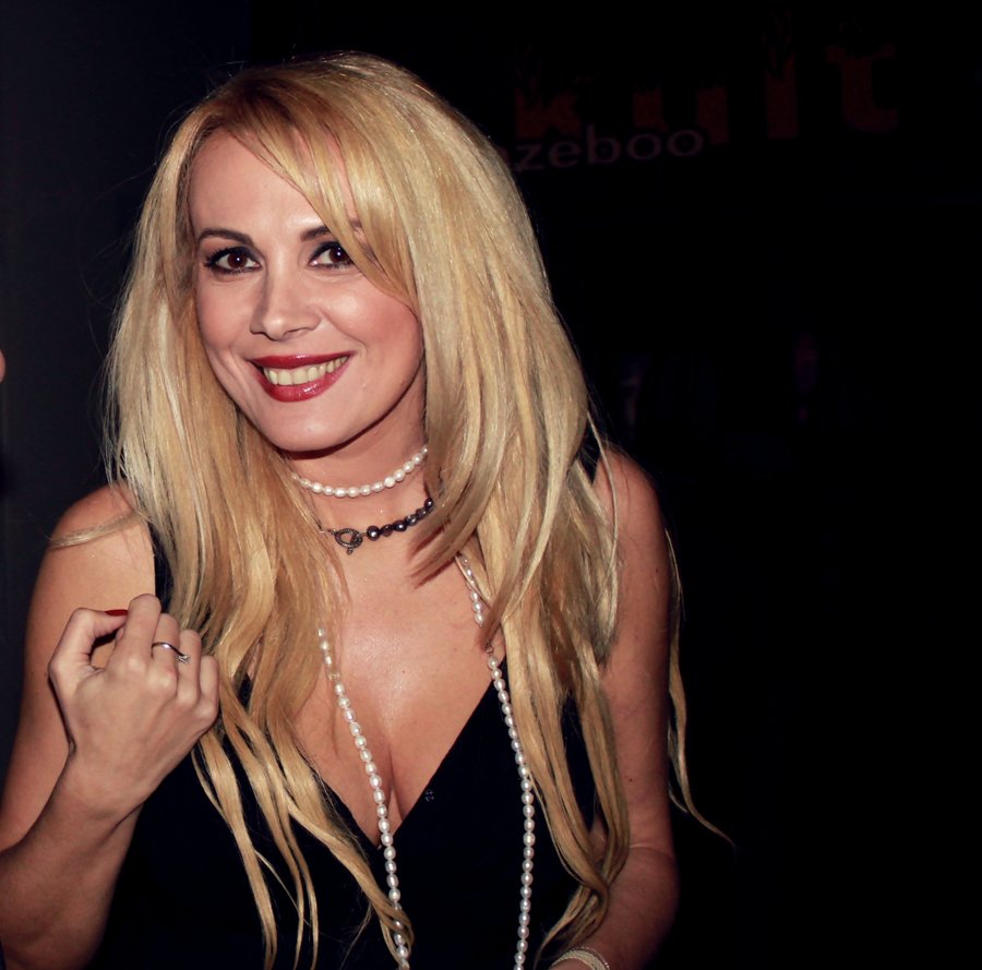 Dana este casatorita si are un copil