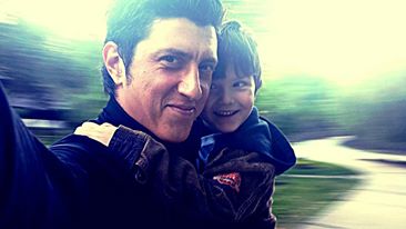 Printre replicile din film sau de la teatru, Costi isi gaseste timp sa se ocupe si de fiul lui