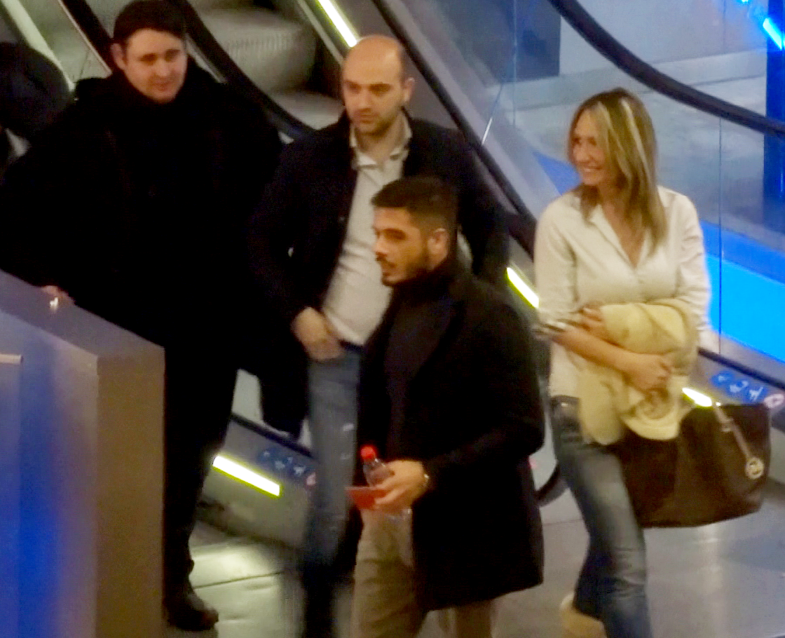 Vincenzo pare un lider in grupul lui de prieteni