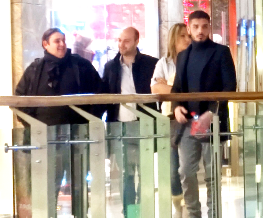 Vincenzo Castellano a defilat la mall ca un sef de stat pazit de garzi de corp