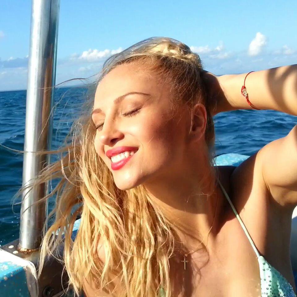 Lora este foarte fericita