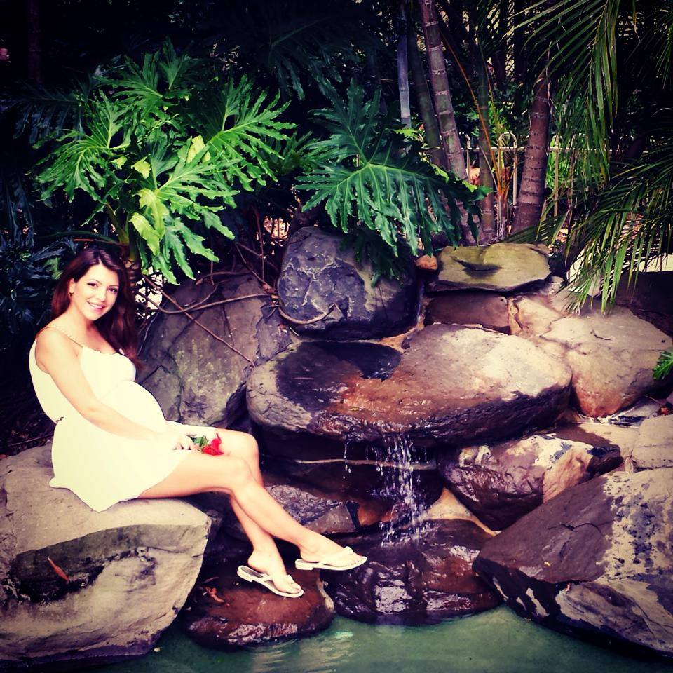 Celia este gravida in 6 luni