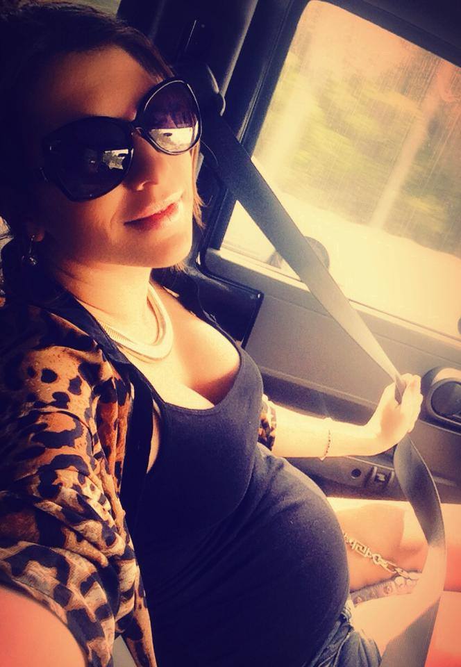 Celia este foarte fericita ca va fi mamica