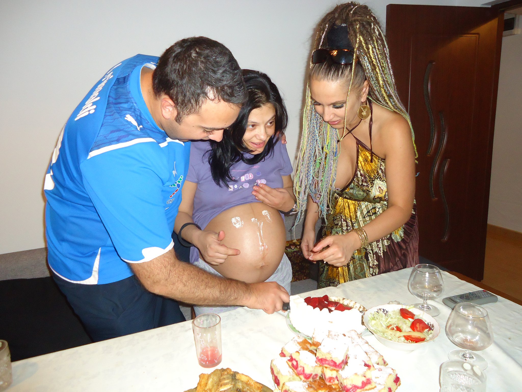 Dupa doua sarcini pierdute, cantareata a devenit mamica unui baietel