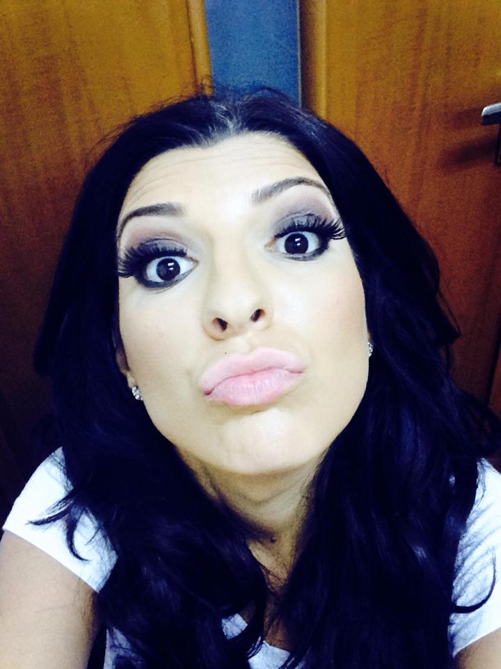 Andreea este dependenta de banii parintilor