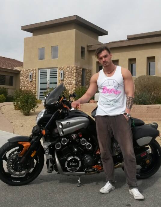 Fanele i-au transmis lui Vladau ca e simplu sa faci un copil