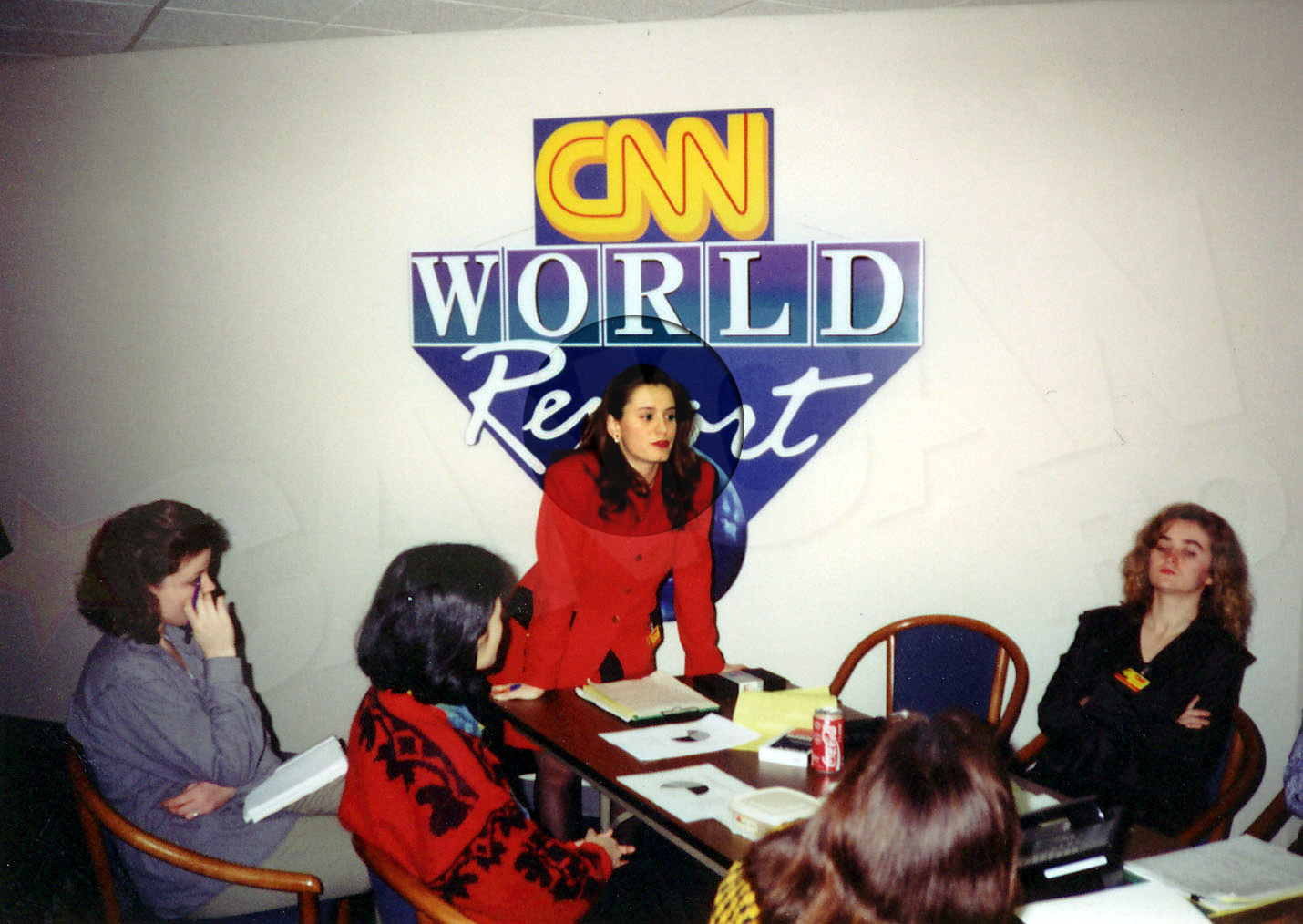 În timpul stagiului la CNN Andreea a văzut pentru prima dată un prompter adevărat şi a făcut cunoştinţă cu întreaga tehnologie folosită pentru a realiza şi prezenta o ştire de calitate.