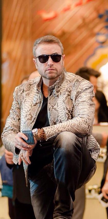 Catalin Botezatu este foarte apropiat de Zina Dumitrescu, iar acum o ajuta pe creatoare sa revina in moda