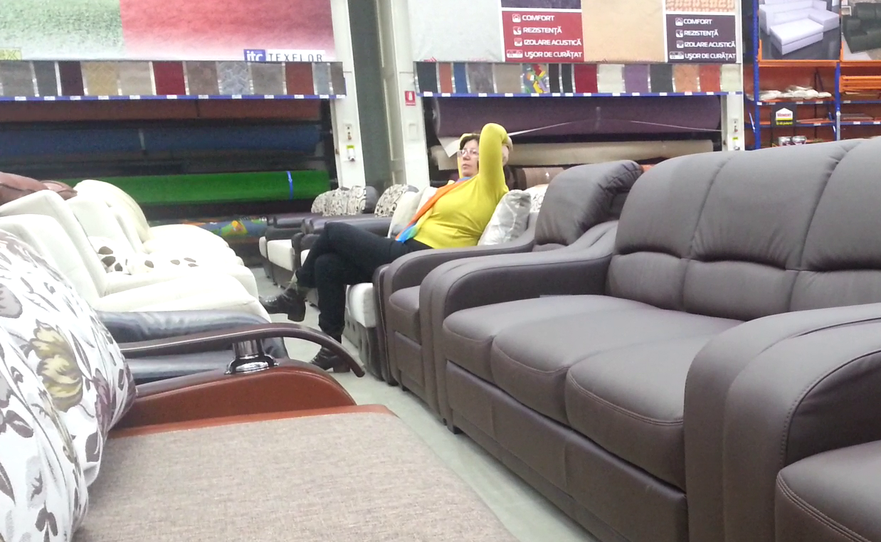 Canapeaua s-a dovedit a fi mai mult decat confortabila