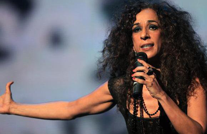 Rosario Flores - interpeta melodiei