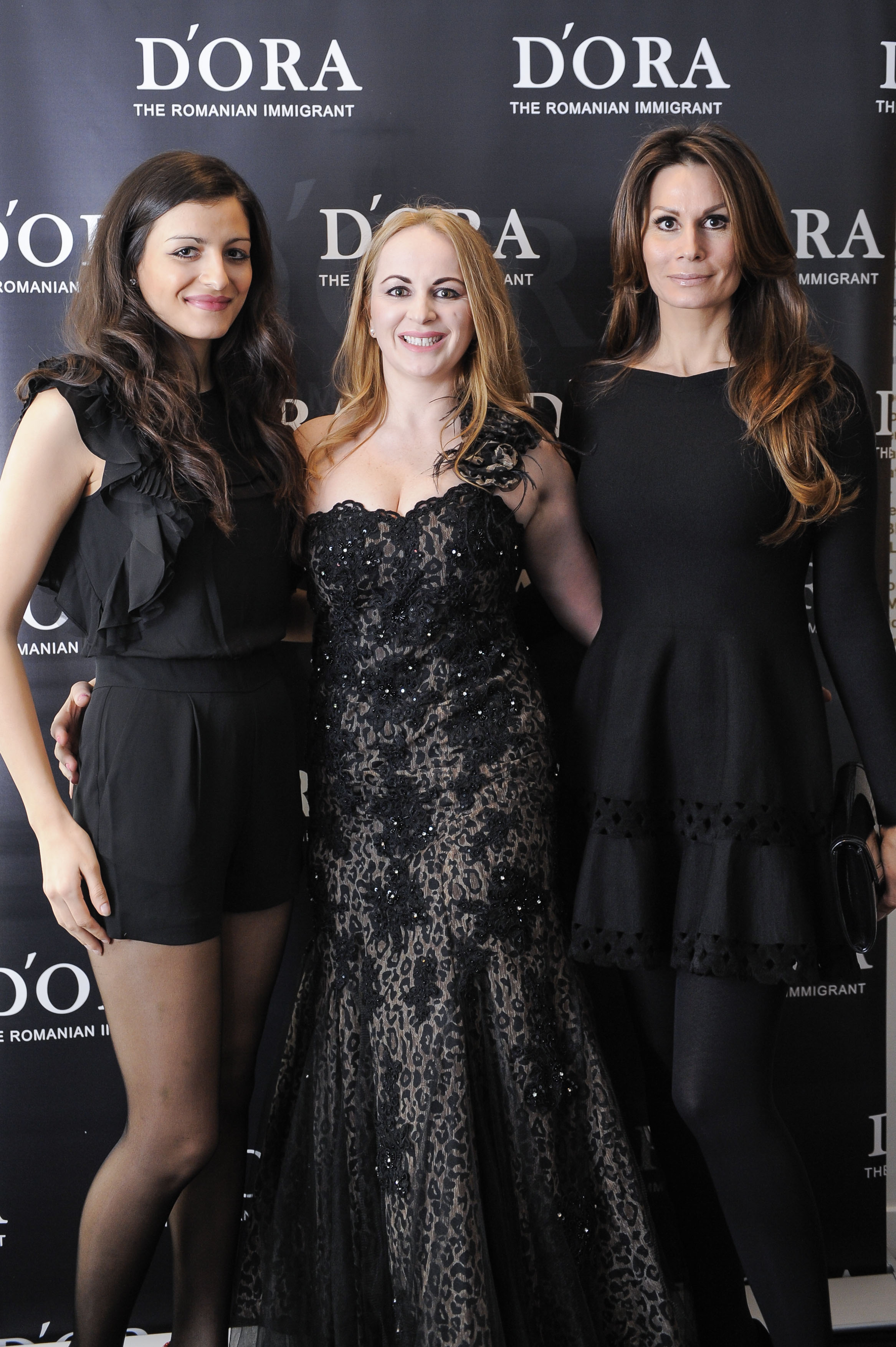 Delia Antal s-a imprietenit cu domnisoara de onoare de la nunta printului Albert de Monaco (stanga)