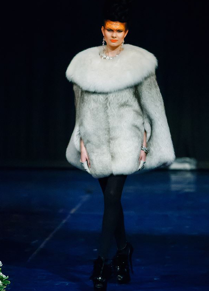 Alexandra a fost in weekend vedeta prezentarii de moda a lui Botezatu de la Balul Operei din Cluj