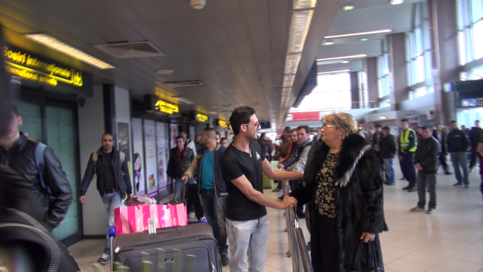 Cei doi au fost asteptati la aeroport de Marioara Zavoranu