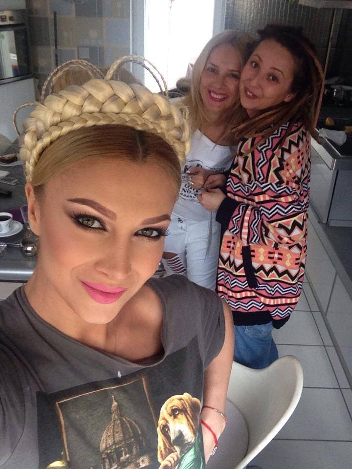 Lora s-a coafat ca Iulia Timosenko