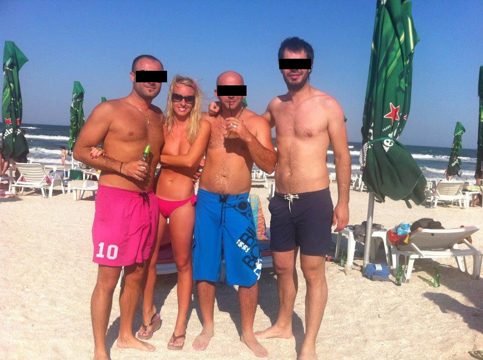 Blonda lui Cornel Ilie isi petrecere vacantele in destinatii exotice