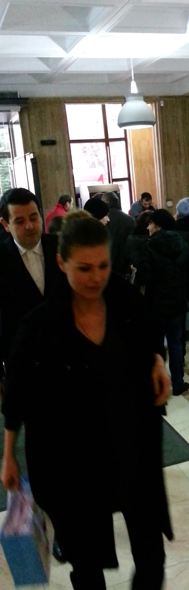 Cristina si sotul ei au venit la clinica la prima ora a diminetii