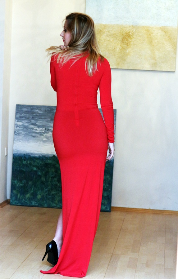 Dana raspunde la telefon prin a spune ca inca este gravida