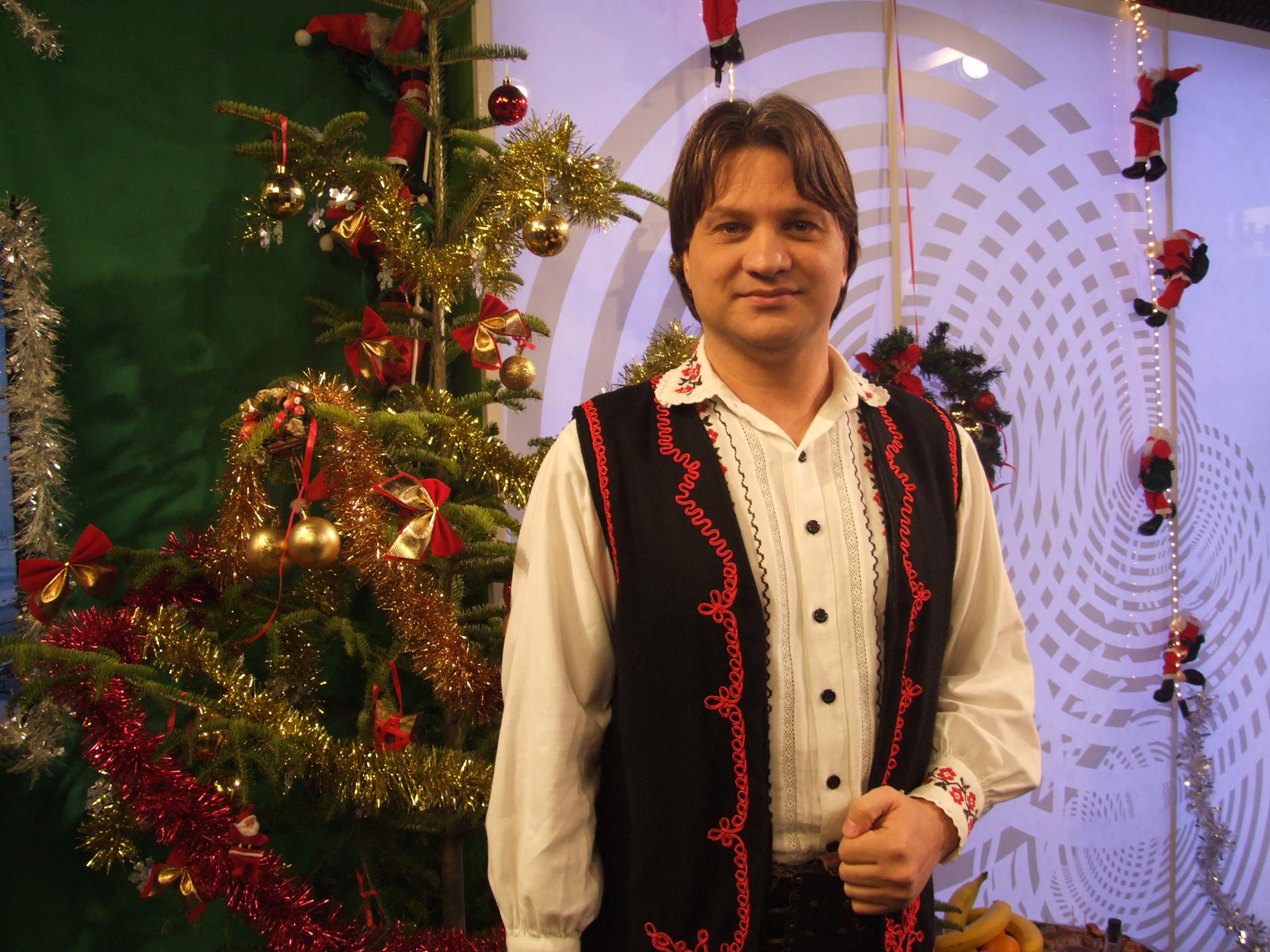 Acum, Mihai canta mai mult muzica lautareasca si populara foto: Facebook