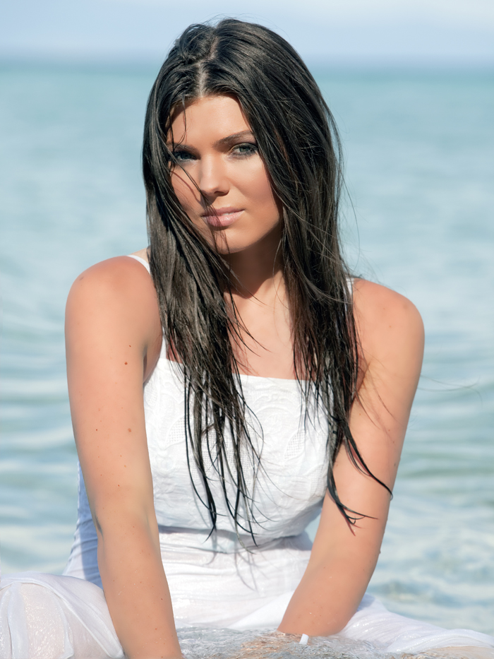 De ani buni, Paula isi antreneaza vocea cu un medic foniatru