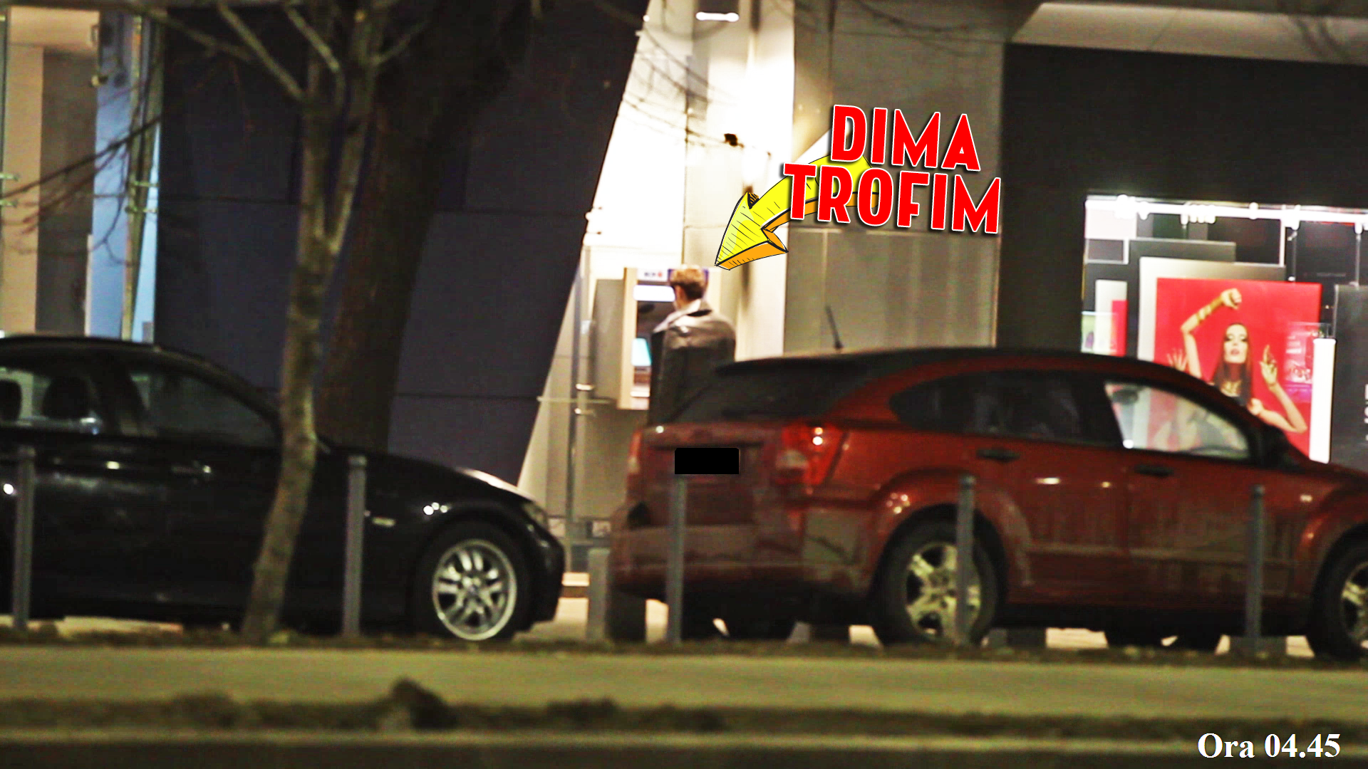 La un moment dat, actorul a coborat din taxi si s-a indreptat spre un bancomat