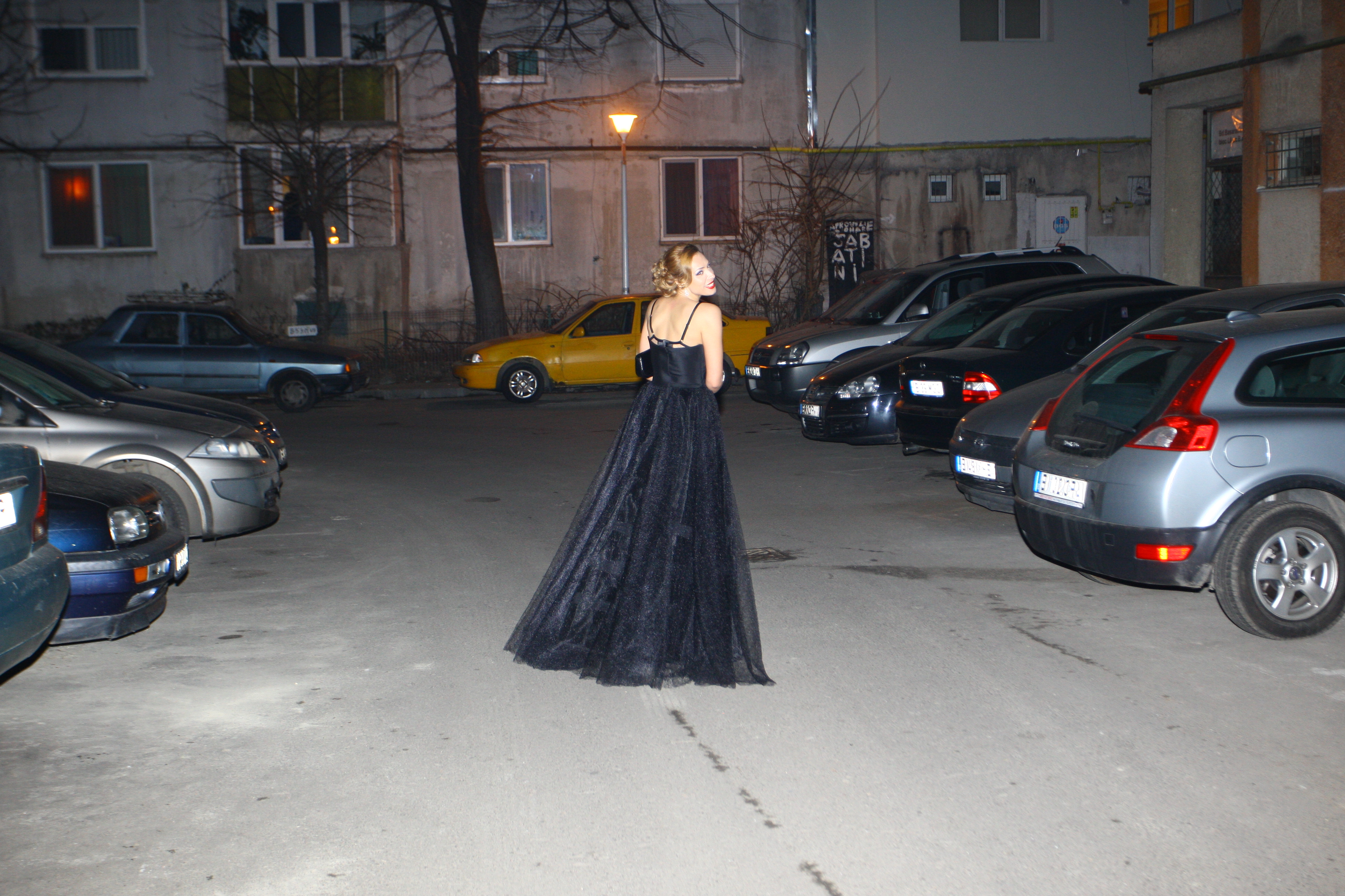 Ca o adevarata diva, Iulia a zambit larg in fata aparatelor foto