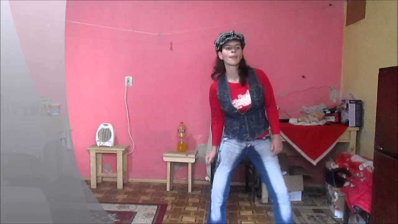 Femeia danseaza in propria ei locuinta foto: Facebook