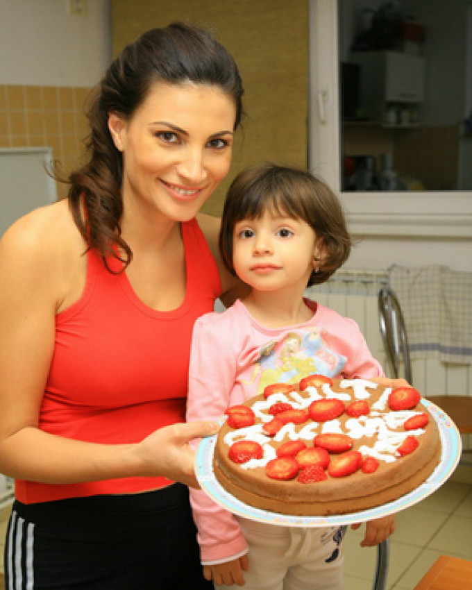 Ioana gateste foarte des alaturi de fetita ei, Ruxandra