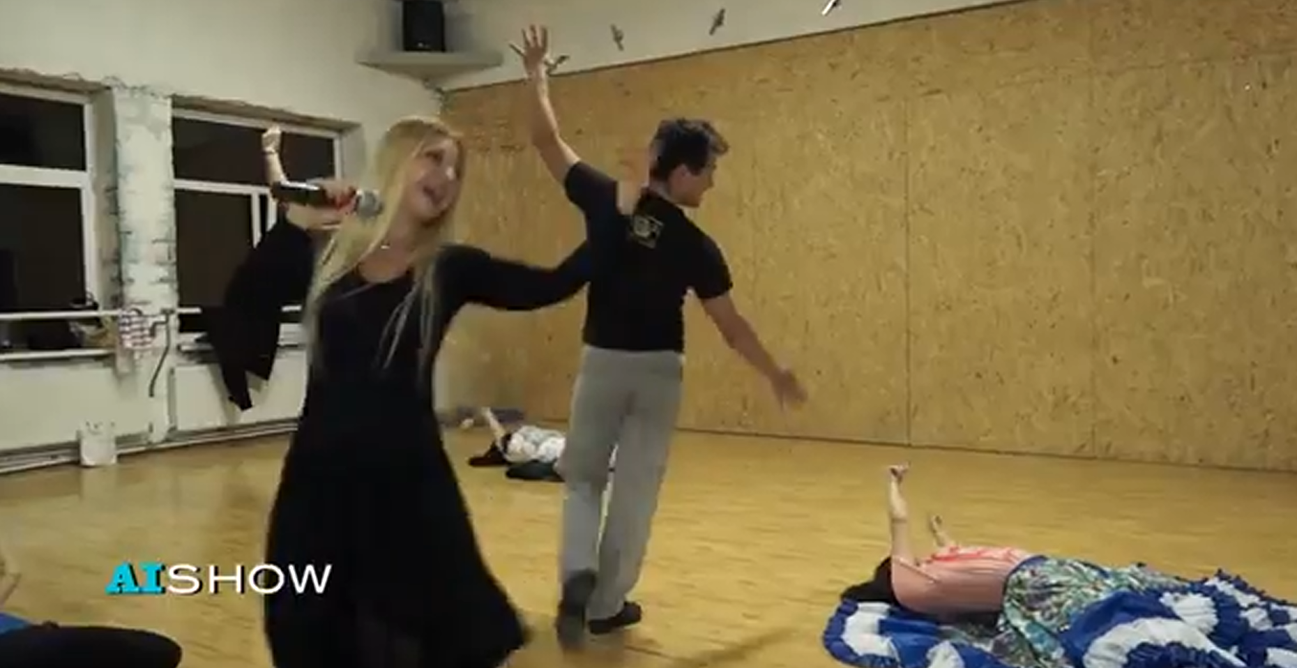 Tanti Ludmila a dat-o pe muzica tiganeasca