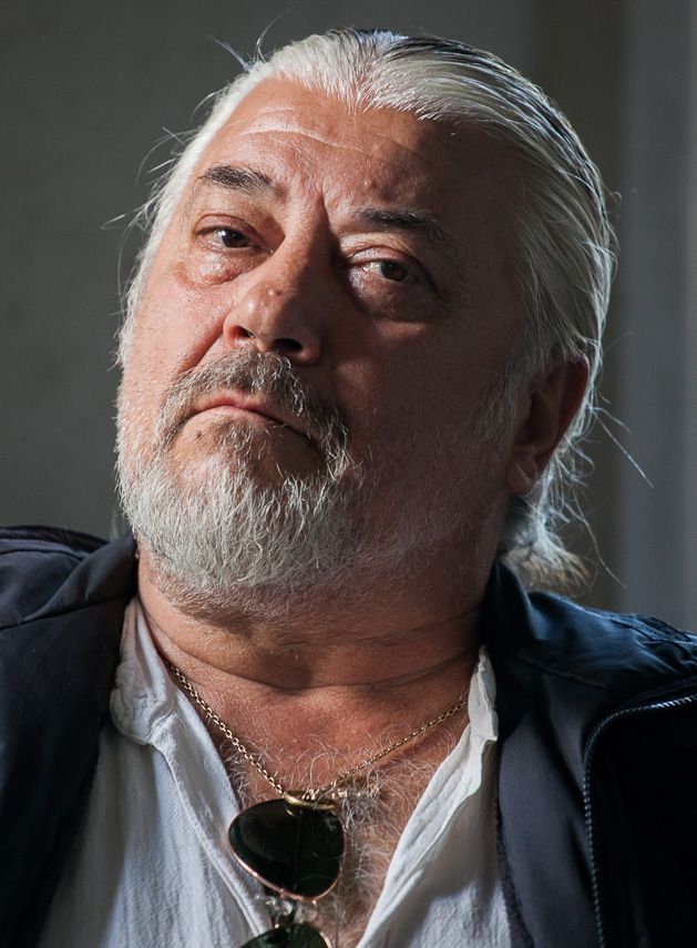 Nicu Covaci este acuzat ca ar fi inregistrat pe numele sau toate piesele, fara a le acorda drepturi si celorlalti membrii ai trupei