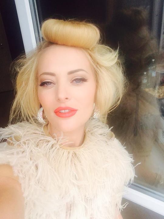 Fanii i-au scris Deliei ca ar vrea sa se intalneasca la o cafea, in capitala Marii Britanii