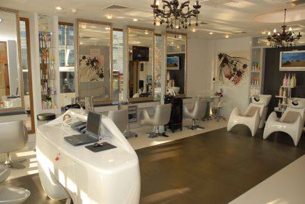 Asa arata salonul lui Dorian Popa