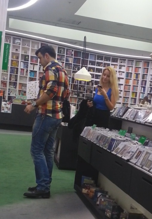 Eliza l-a insotit pe Cornel intr-un mall din Bucuresti