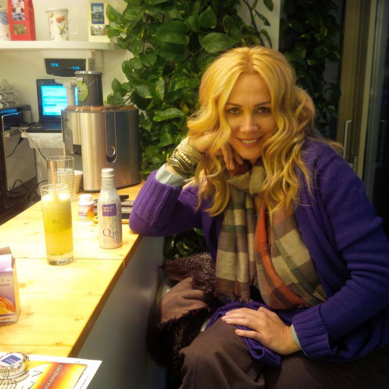 Dana are rau de inaltime, probabil din cauza traumei de atunci