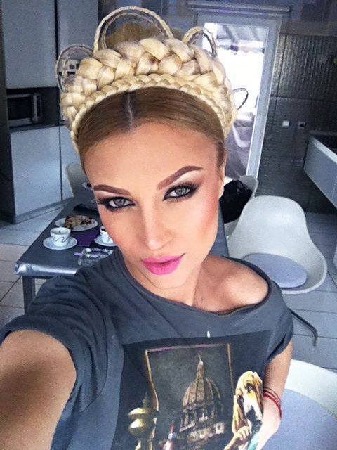 Lora sustine ca filmarile din ultima perioada au extenuat-o