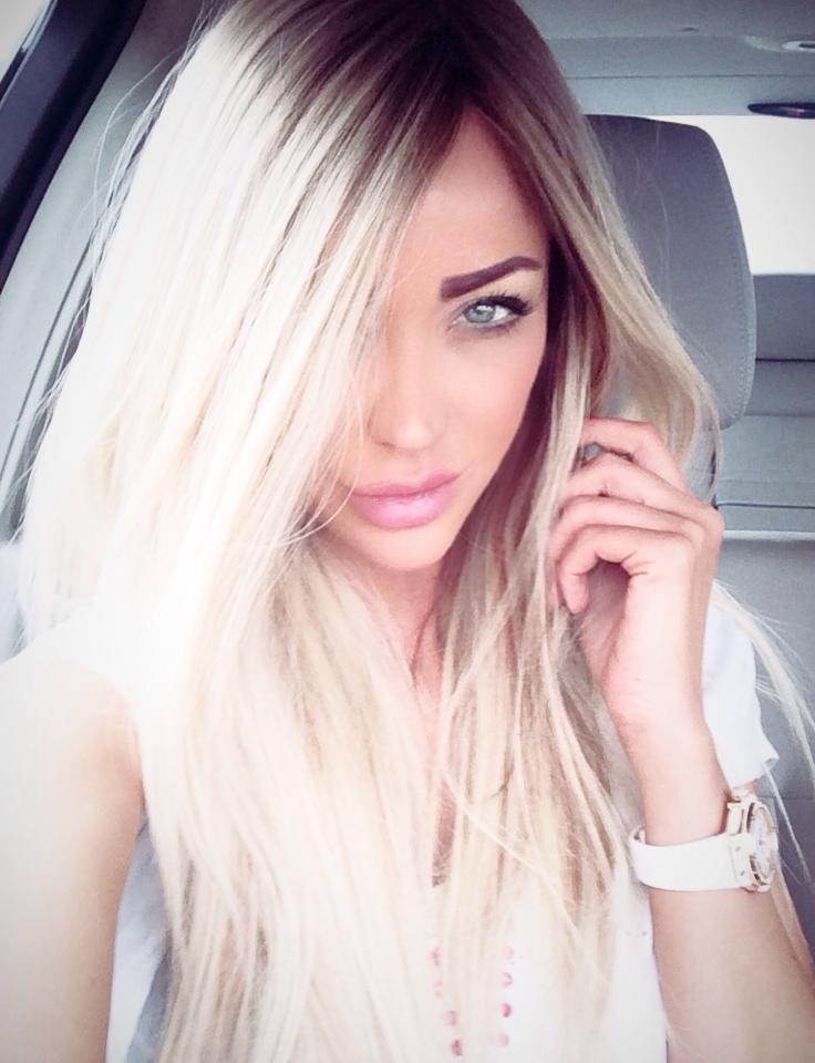 Bianca a simtit nevoia sa isi schimbe culoarea parului