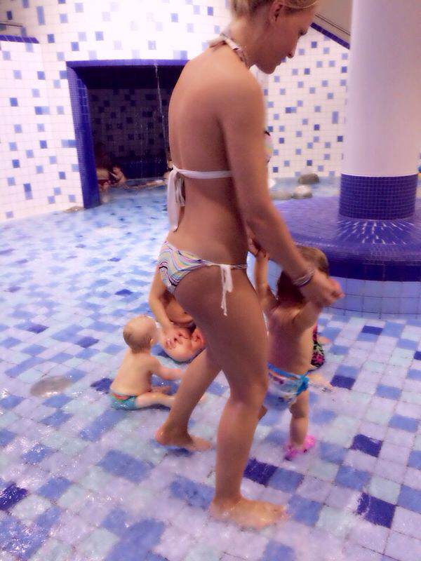 Asa arata Elena Hueanu in costum de baie, la mai putin de un an dupa ce a nascut