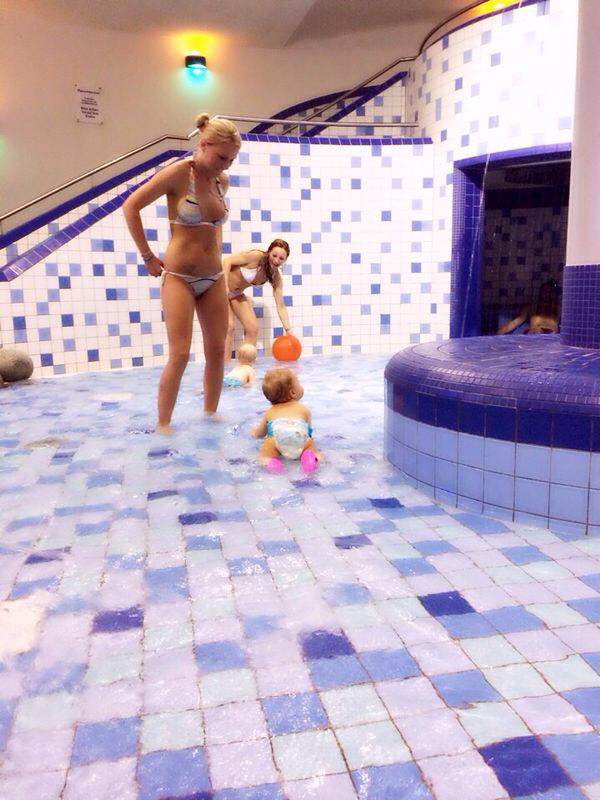 Elena se mandreste cu un abdomen perfect plat