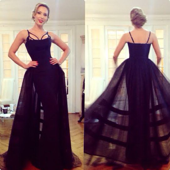 Iulia Vantur este o clienta fidela a atelierului Cristinei Savulescu