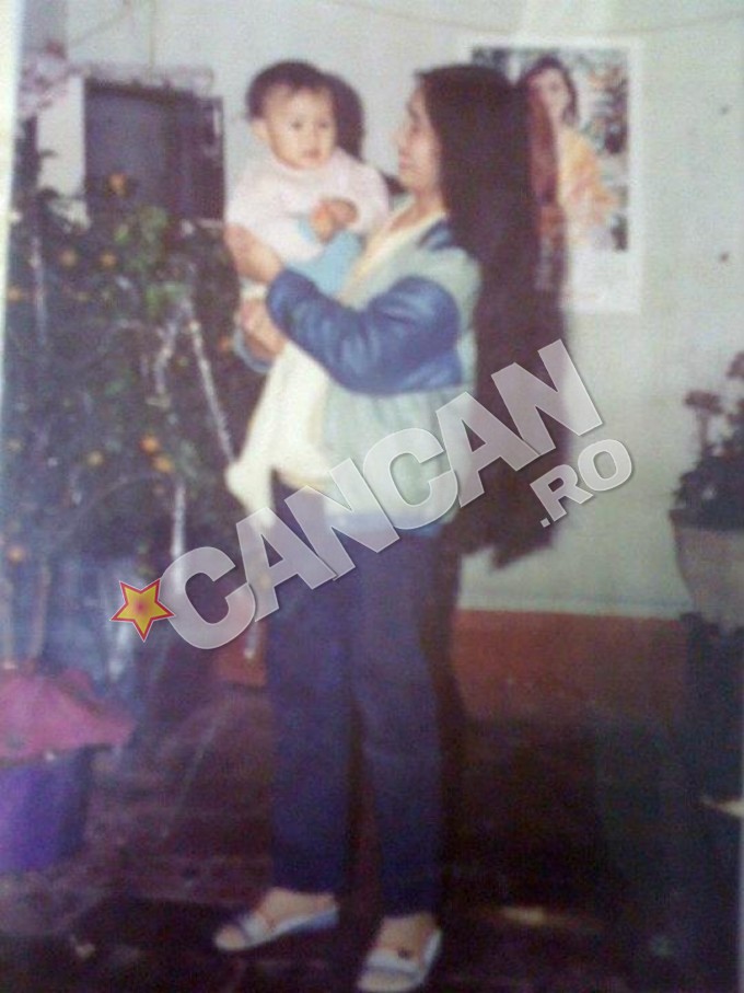 Bucatarul alaturi de mama sa